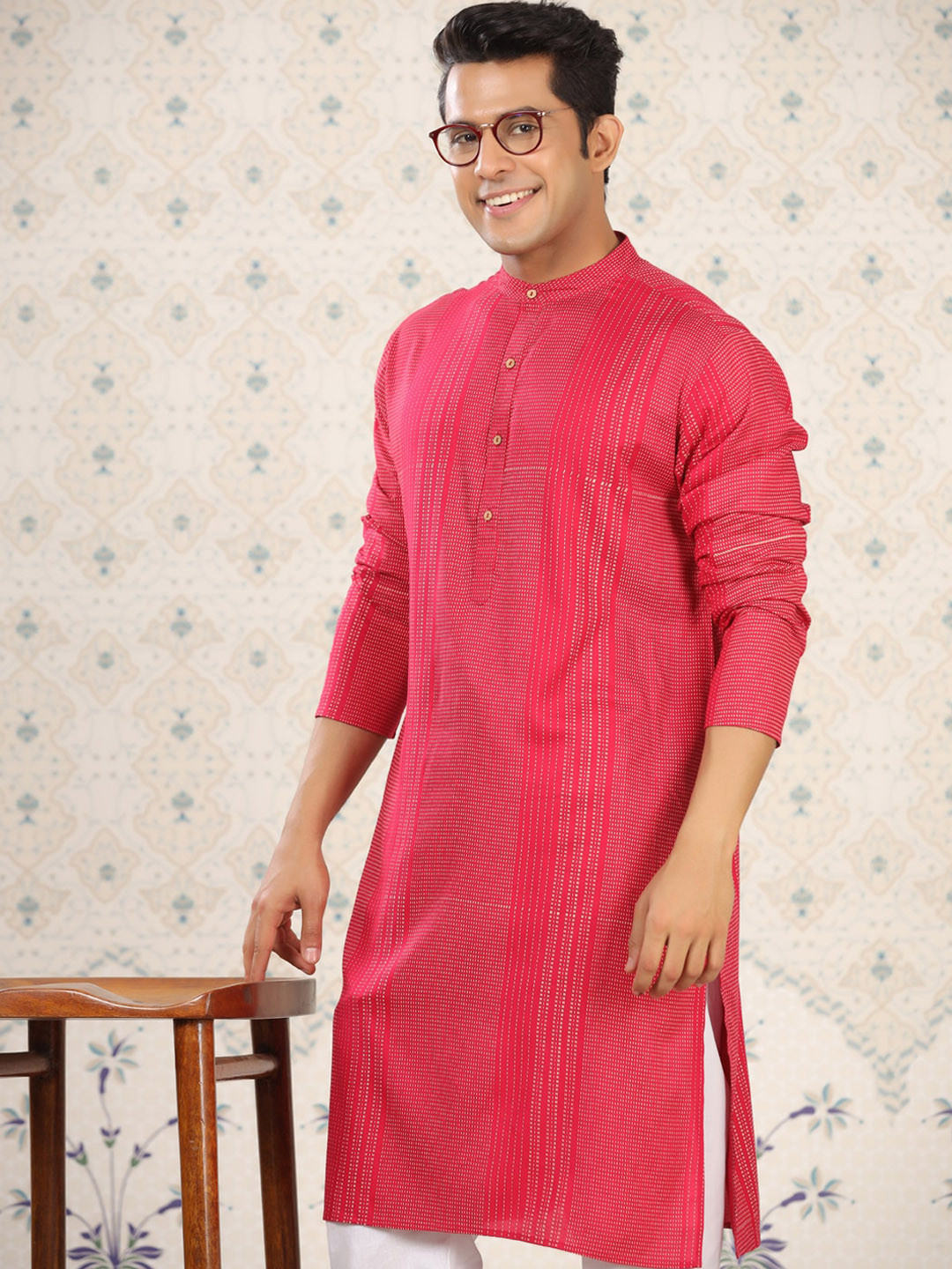 

Ode by House of Pataudi Striped Jacquard Straight Kurta, Pink