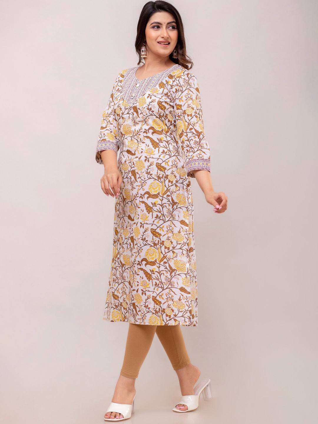 

FrionKandy Floral Printed Pure Cotton Straight Kurta, White