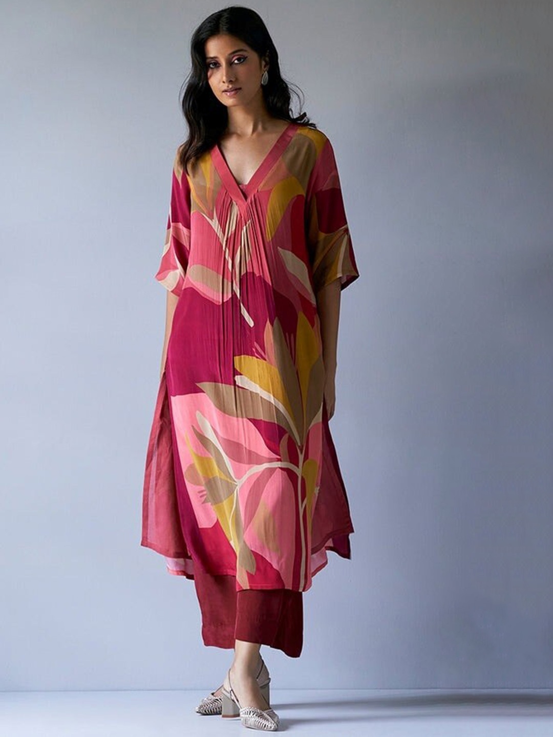 

KALINI Floral Printed V-Neck Straight Kurta With Palazzo Set, Maroon