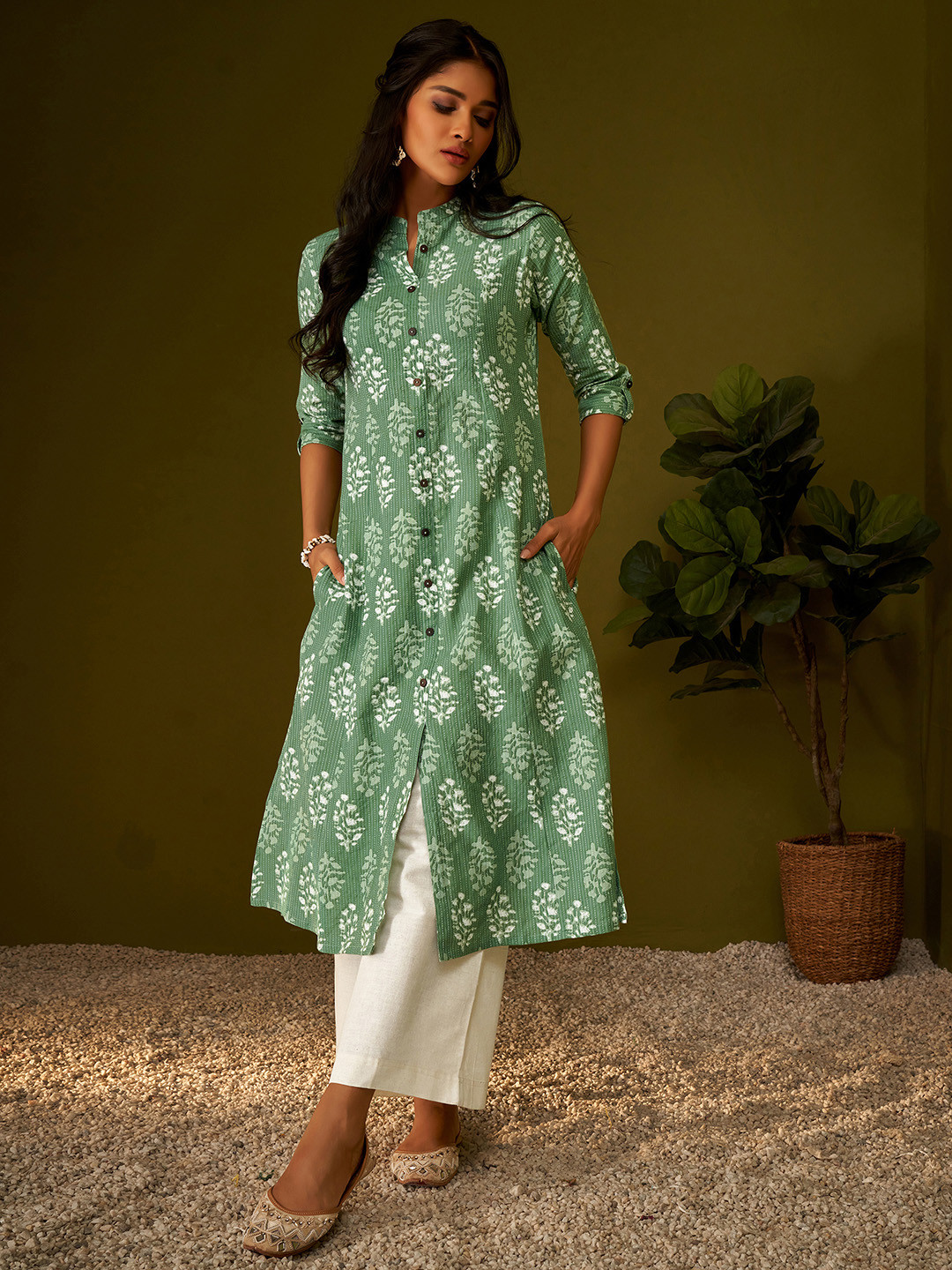

DRESOUL Printed Pure Cotton A-Line Kurta, Green