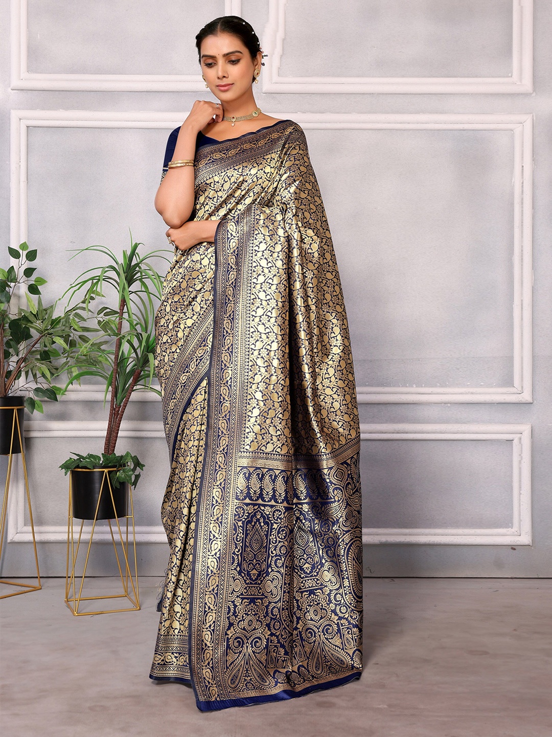 

DIVASTRI Floral Woven Design Zari Designer Banarasi Saree, Navy blue