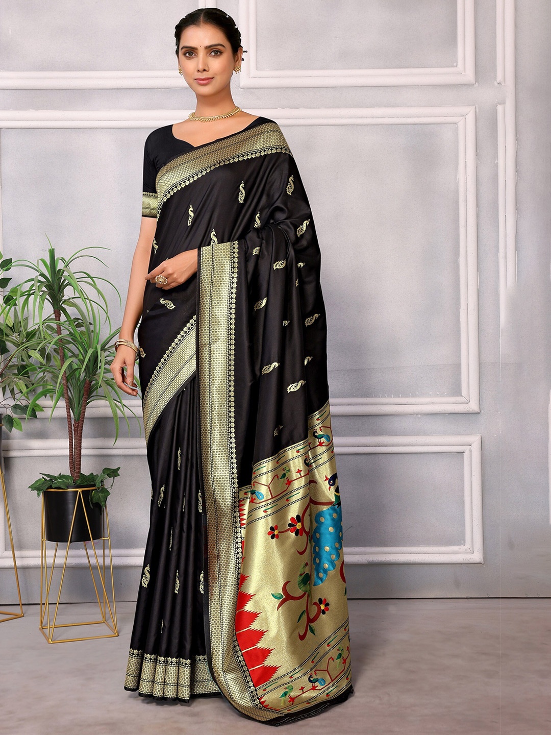 

DIVASTRI Ethnic Woven Design Zari Designer Paithani Saree, Black