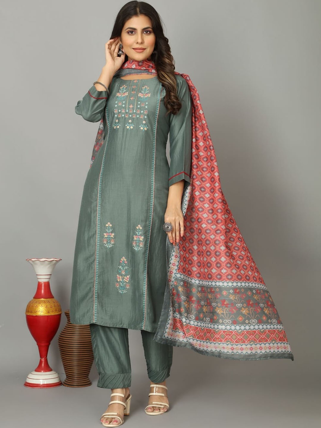 

OEQUAL Women Green Silk Blend