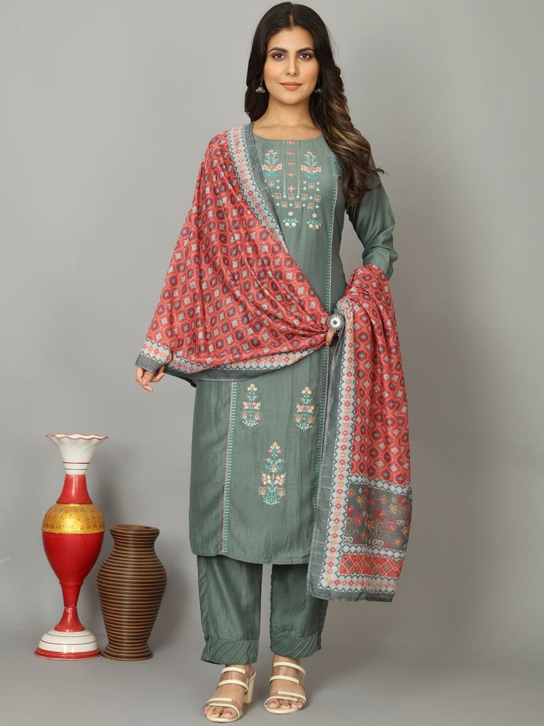 

OEQUAL Women Green Silk Blend