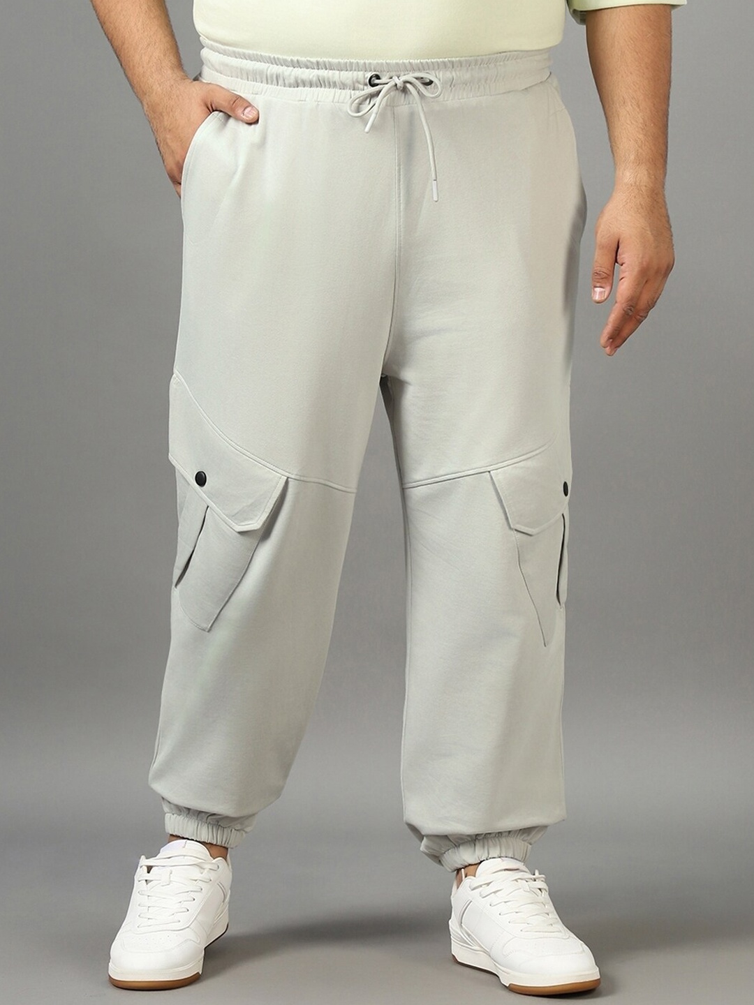

Bewakoof AIR Plus Size Men Relaxed Super Loose Fit Cargo Joggers, Grey