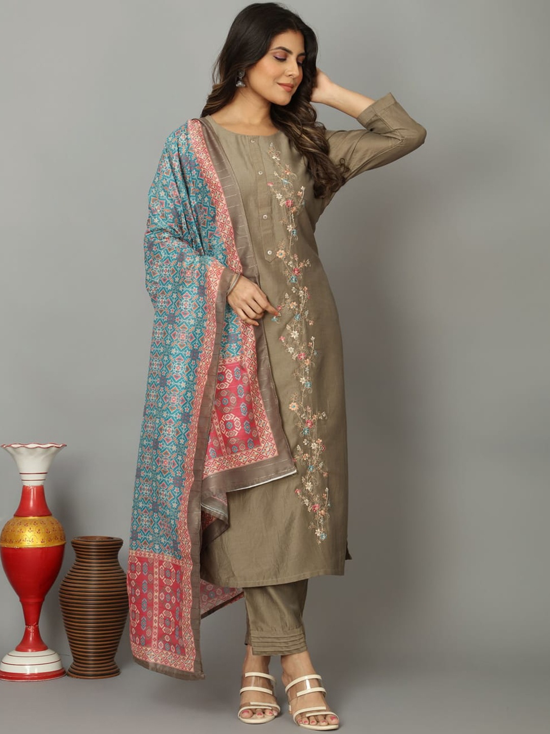 

OEQUAL Women Brown Silk Blend
