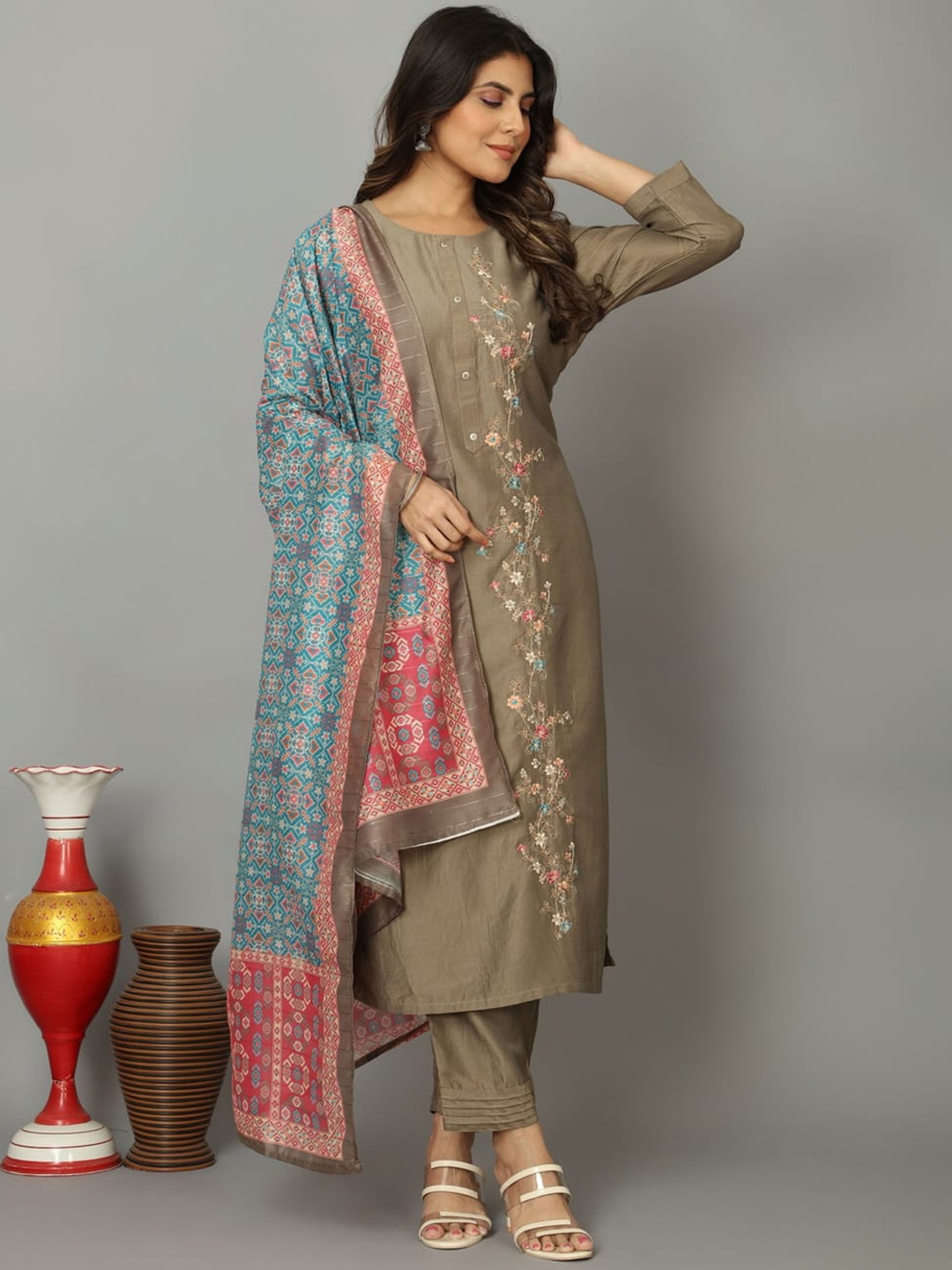 

OEQUAL Women Brown Silk Blend