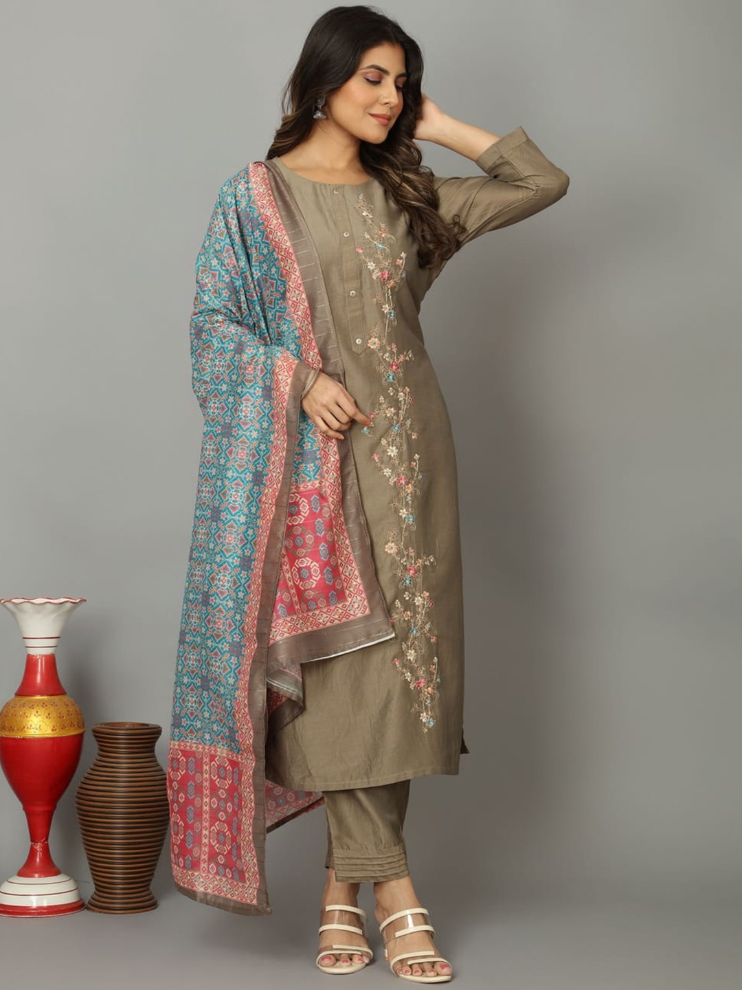 

OEQUAL Women Brown Silk Blend
