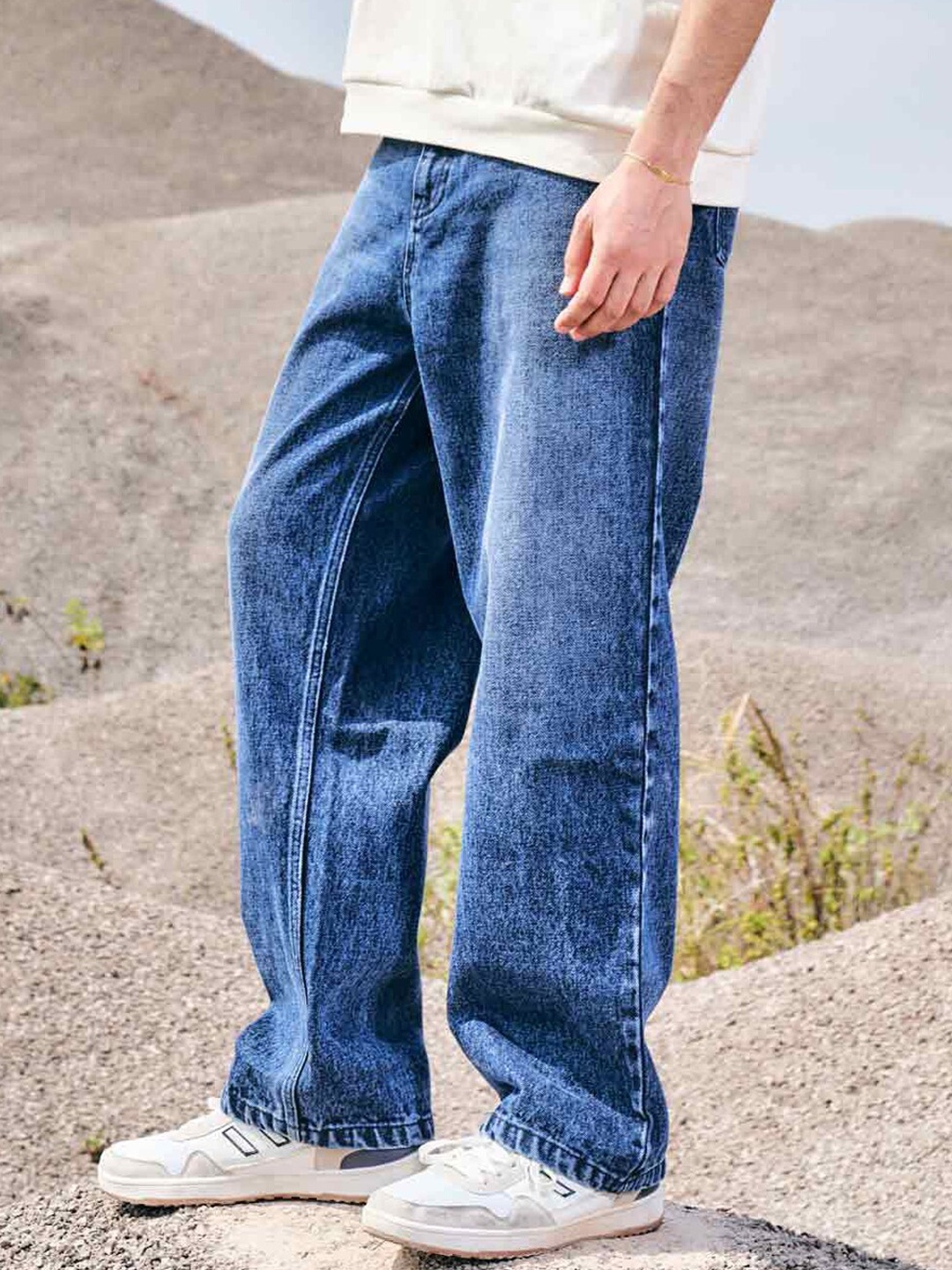

Bonkers Corner Men Wide Leg Light Fade Mid-Rise Stretchable Jeans, Blue