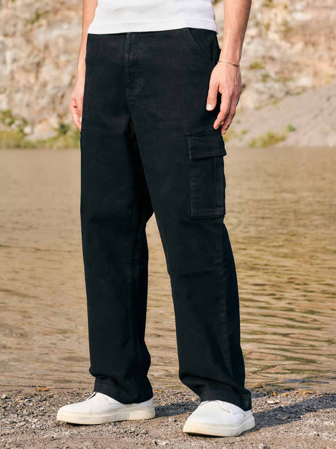 

Bonkers Corner Men Relaxed Fit Mid-Rise Pure Cotton Jeans, Black