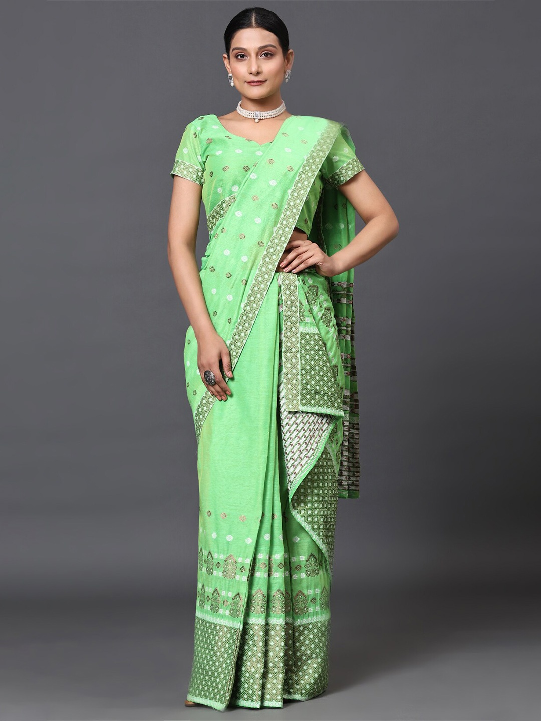 

GoStyle Lime Green Embellished Banarasi Saree