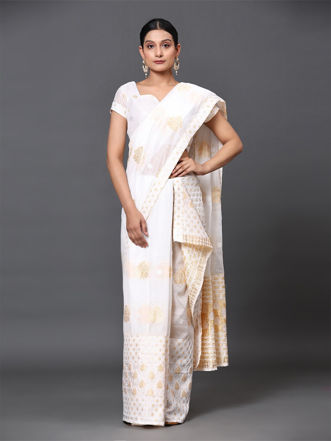 

GoStyle White Embellished Zari Banarasi Saree