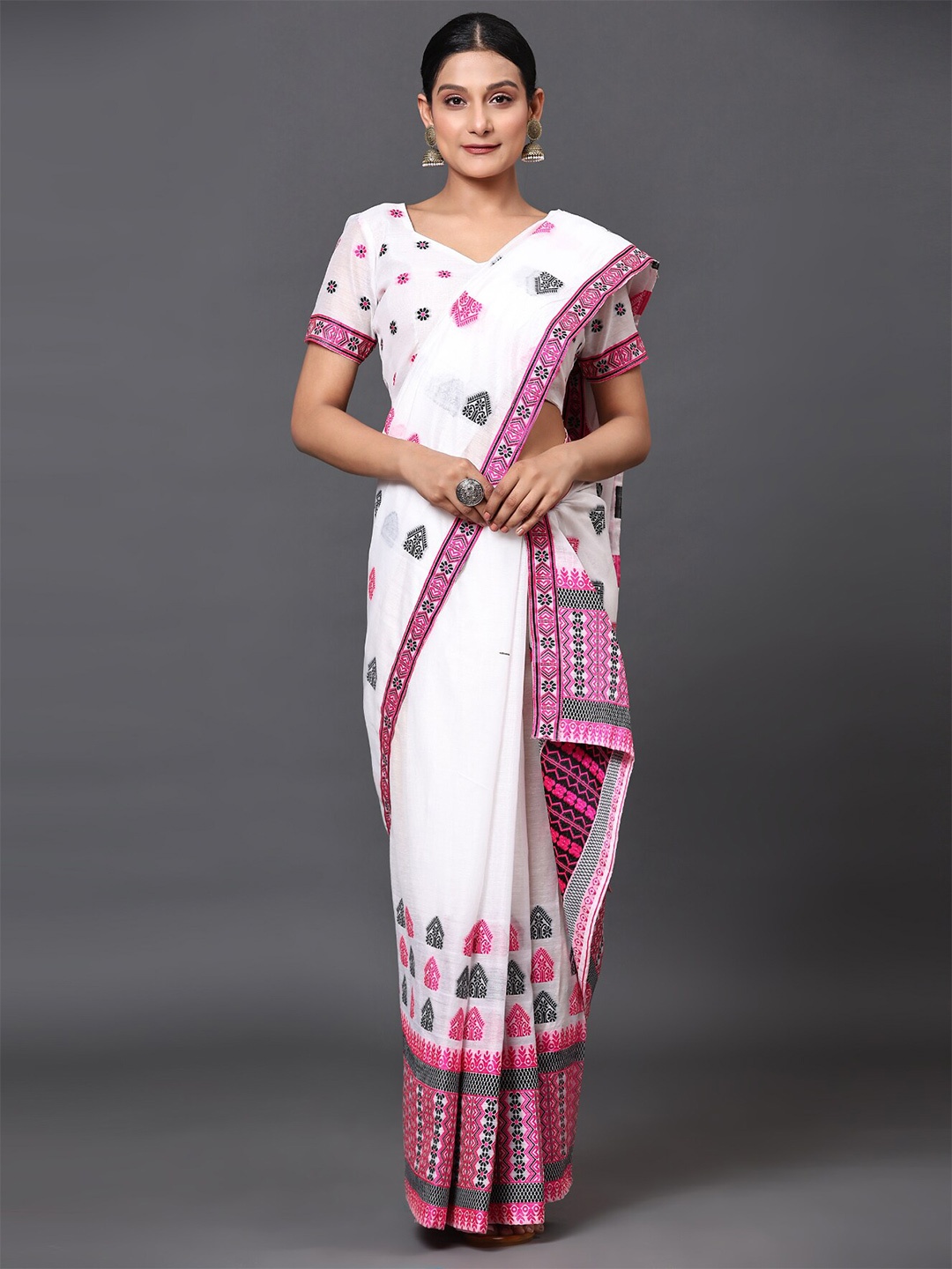 

GoStyle Off White Embellished Banarasi Saree