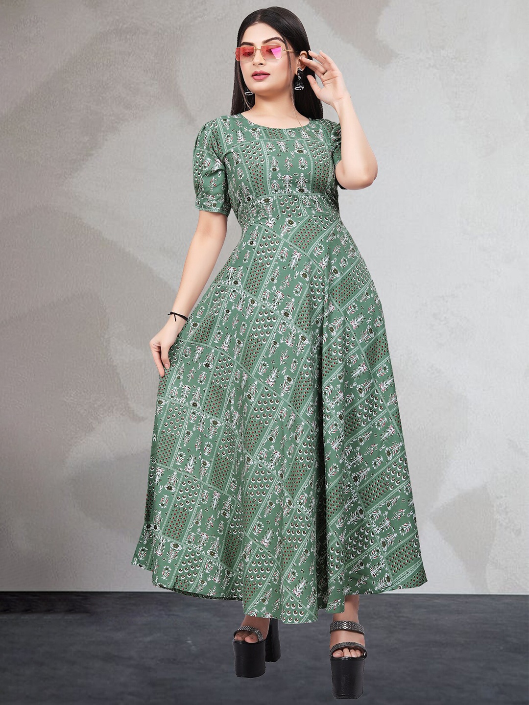 

N N ENTERPRISE Floral Printed Maxi Dress, Green