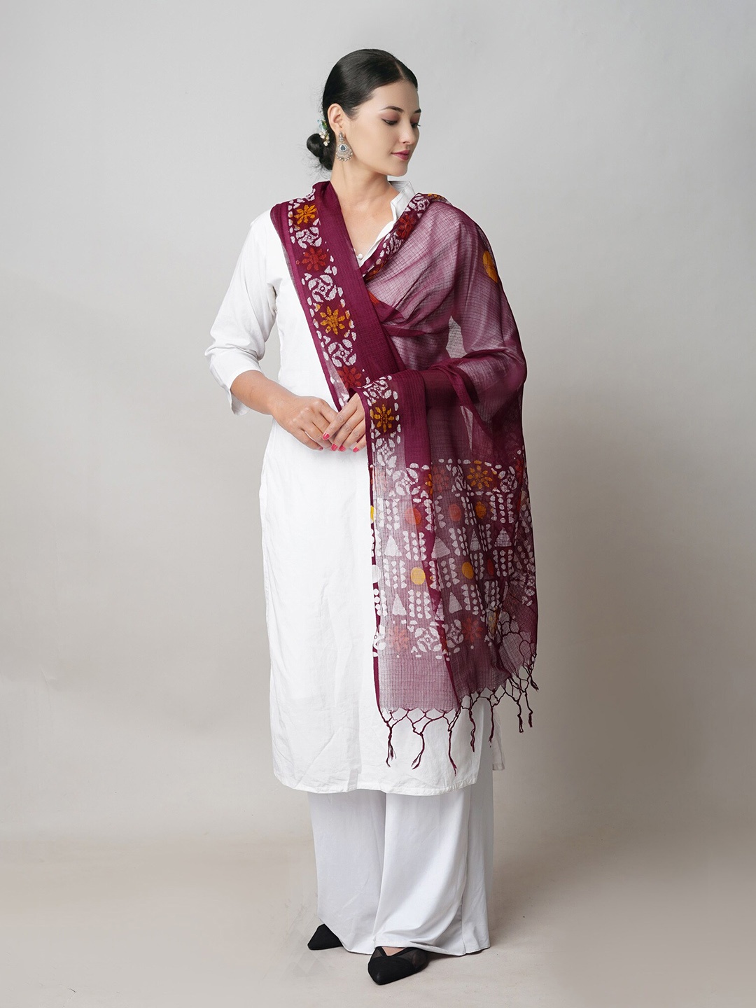 

Unnati Silks Ethnic Motifs Printed Batik Dupatta, Maroon