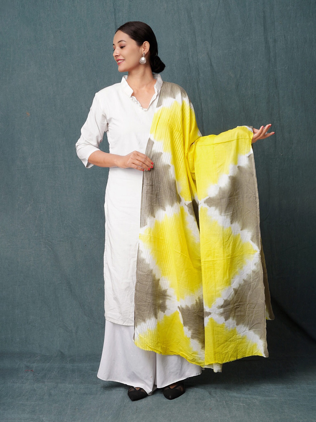 

Unnati Silks Tie & Dyed Pure Cotton Shibori Dupatta, Yellow