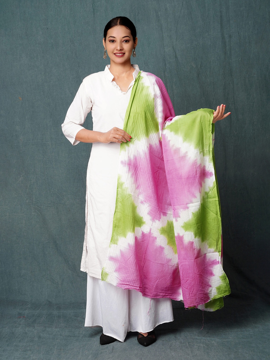 

Unnati Silks Tie & Dyed Pure Cotton Shibori Dupatta, Pink