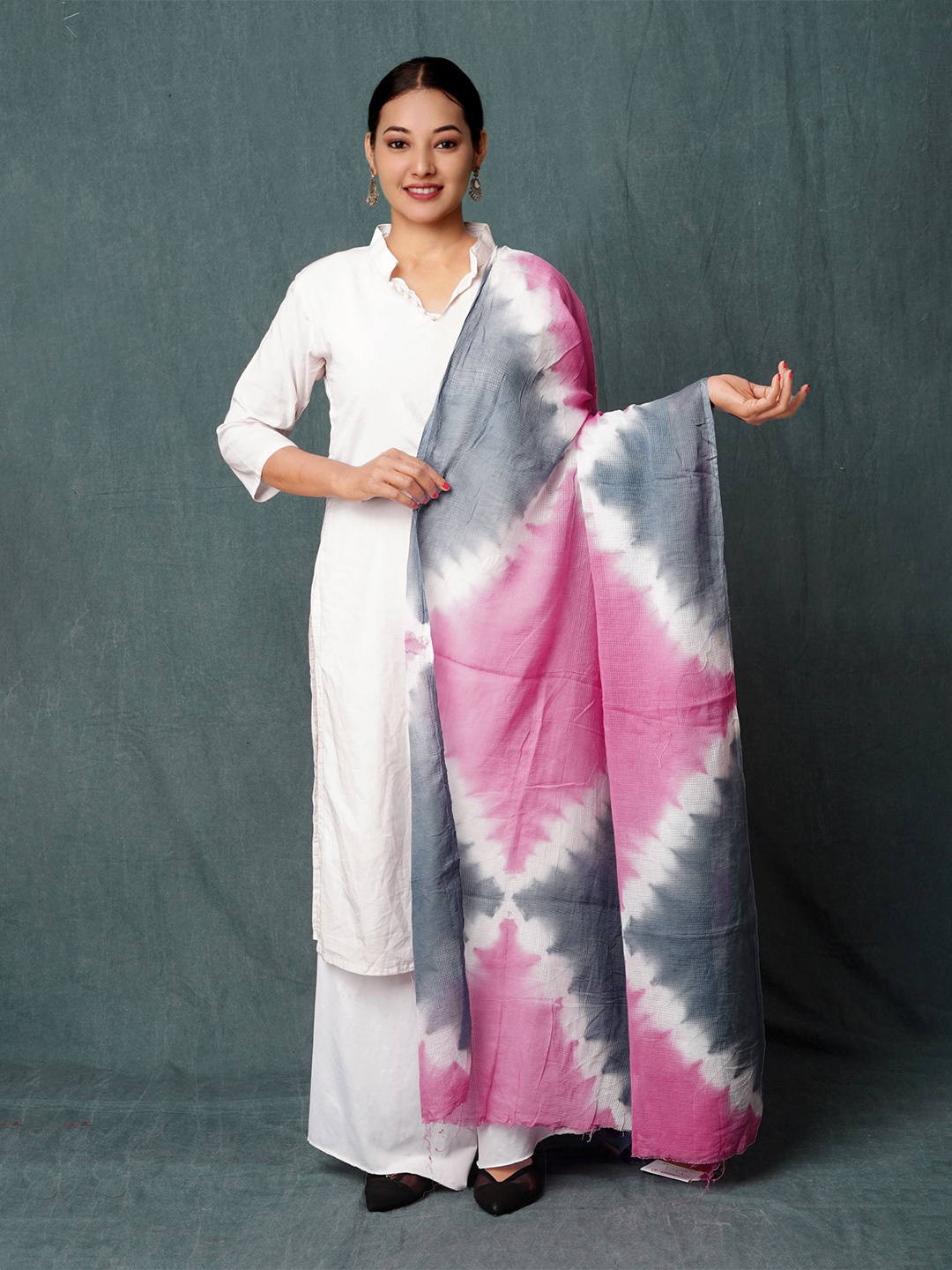 

Unnati Silks Tie & Dye Shibori Dyed Kota Cotton Dupatta, Pink