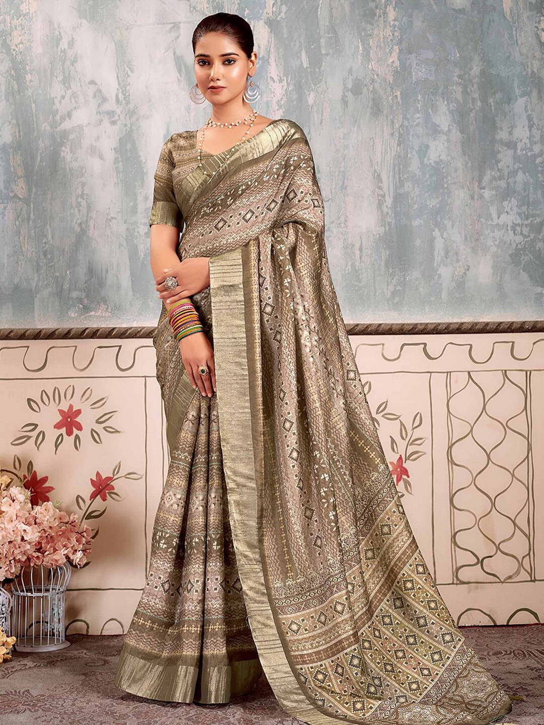 

Mitera Paisley Zari Silk Blend Designer Sungudi Saree, Olive