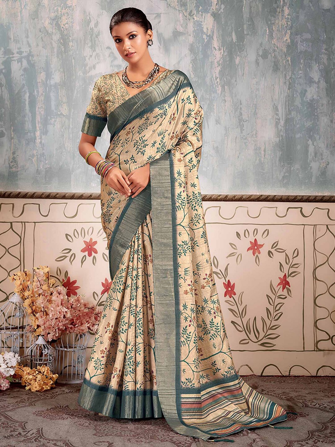 

Mitera Floral Zari Sungudi Saree, Beige