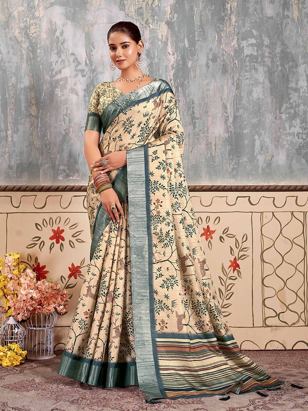 

Mitera Floral Zari Sungudi Saree, Beige