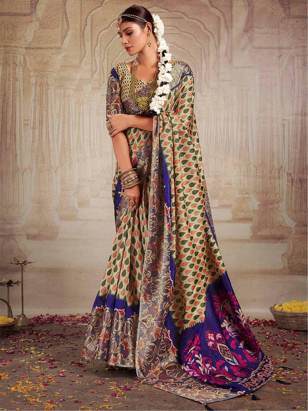 

Mitera Ethnic Motifs Ikat Saree, Green