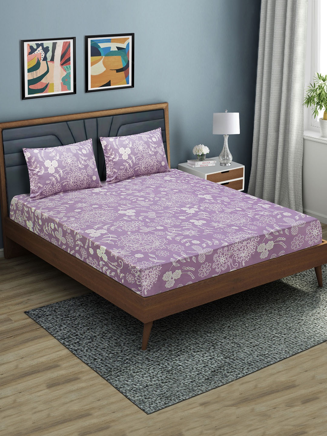 

Aura Grey White Printed Fitted 144 TC Queen Bedsheet With 2 Pillow Covers, Pink
