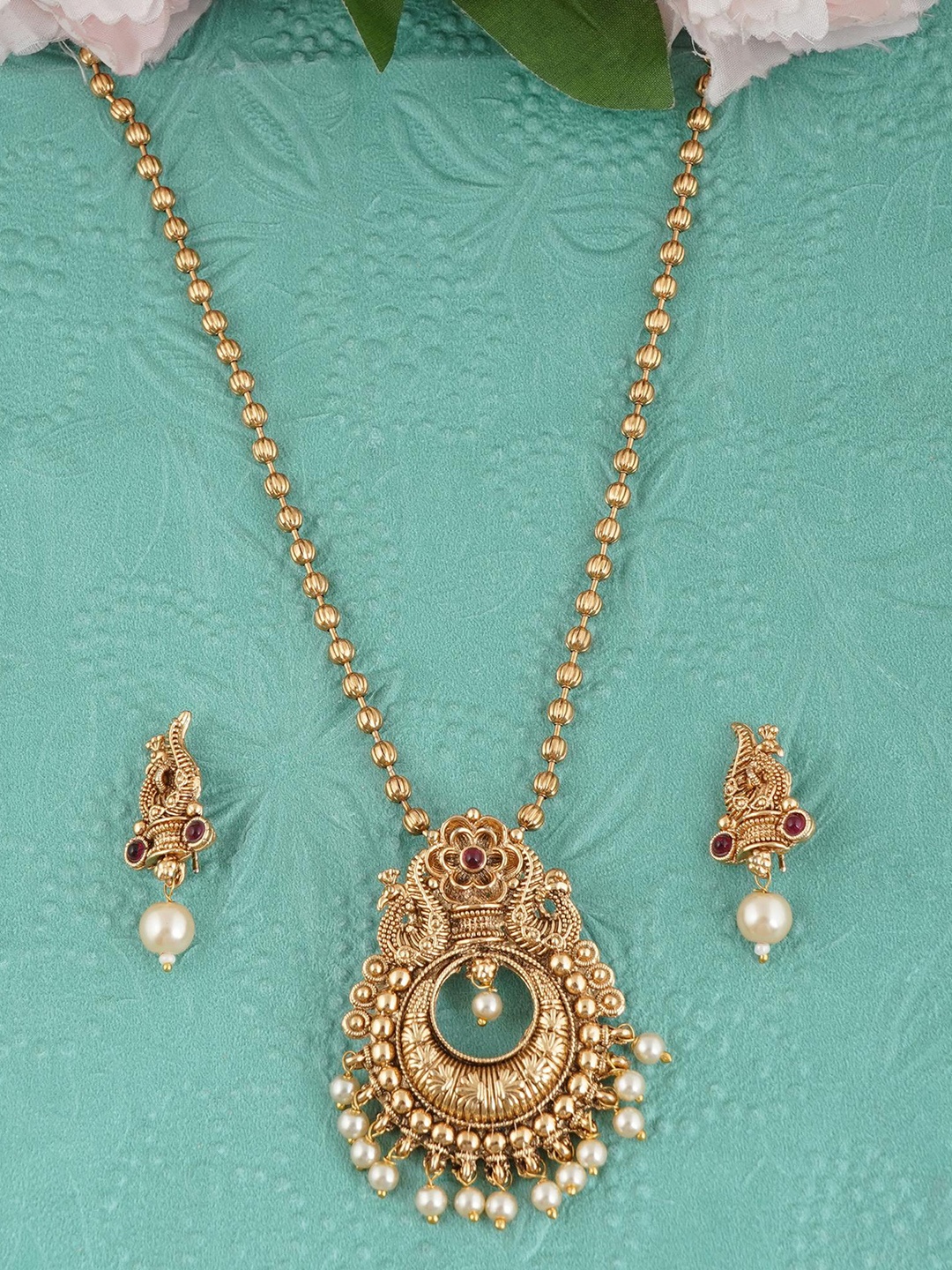 

MANSIYAORANGE Gold Plated Stone Studded & Beaded Jewellery Set