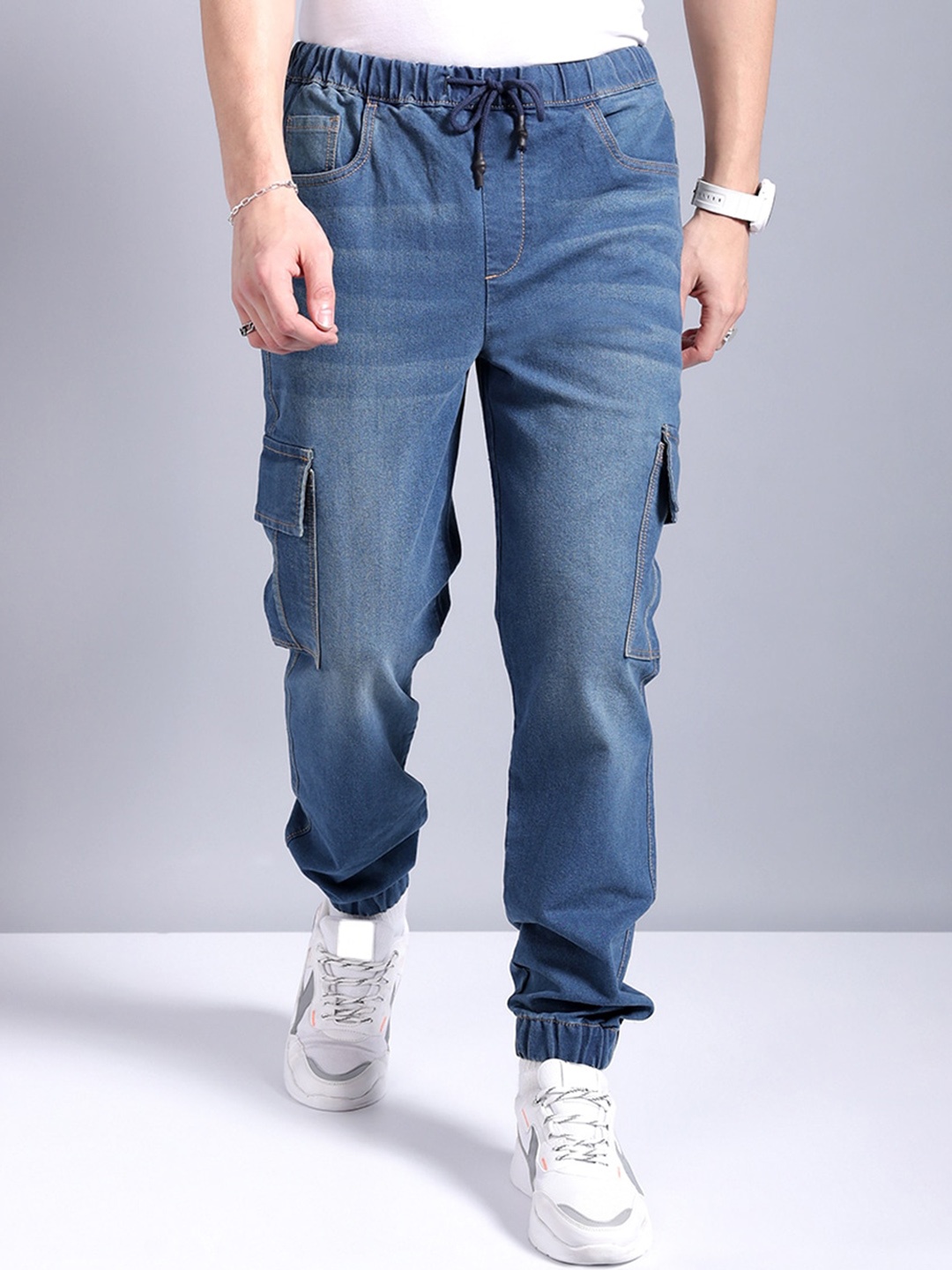 

The Indian Garage Co Men Light Fade Stretchable Cargo Denim Joggers, Blue