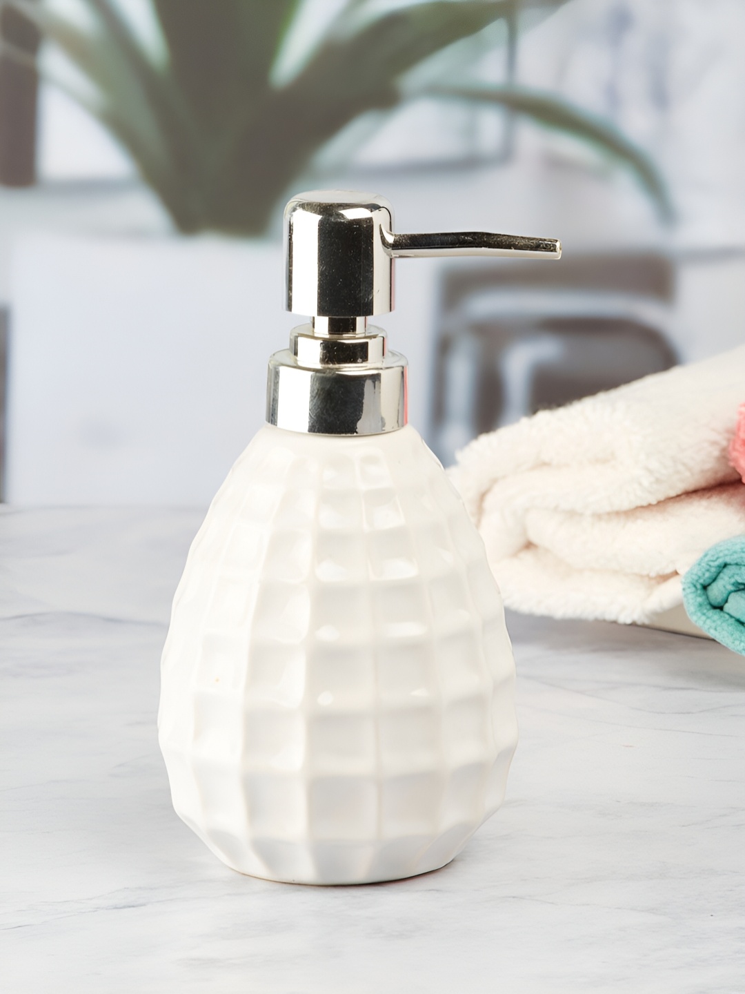 

Kookee White Geometric Ceramic Soap Dispenser