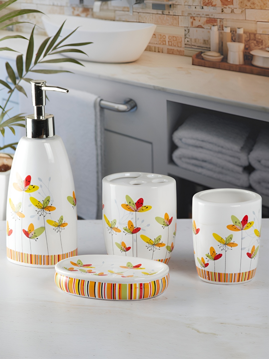 

Kookee White & Yellow 4 Pieces Ceramic Cylindrical Shaped Bath Accessories Set