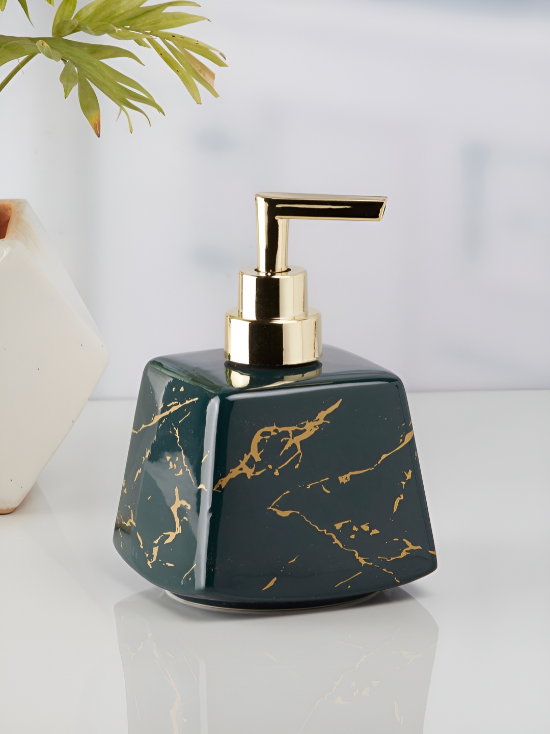 

Kookee Green Abstract Shaped Ceramic Soap Dispenser