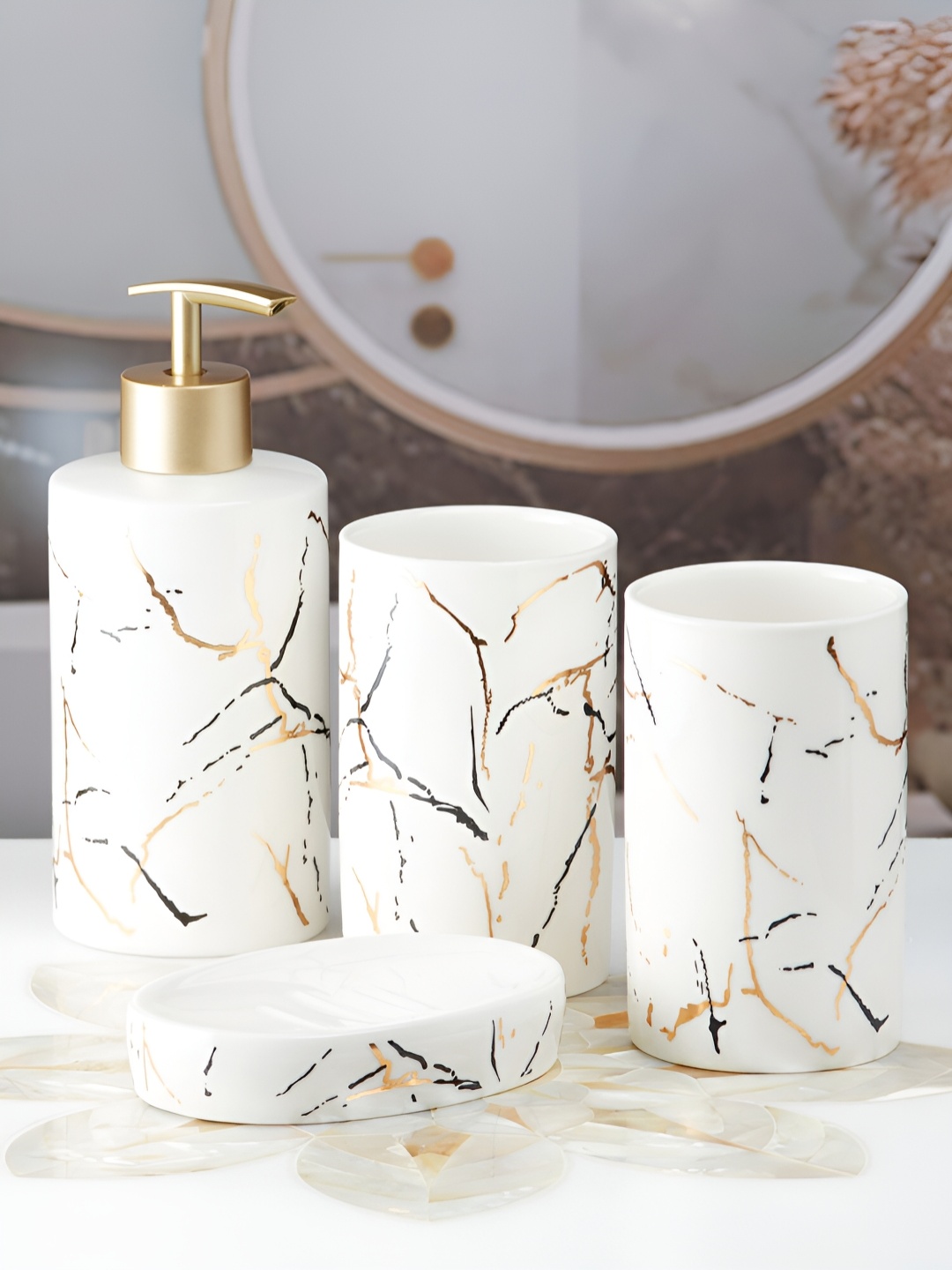 

Kookee White & Black 4 Pieces Abstract Ceramic Bath Accessories Set