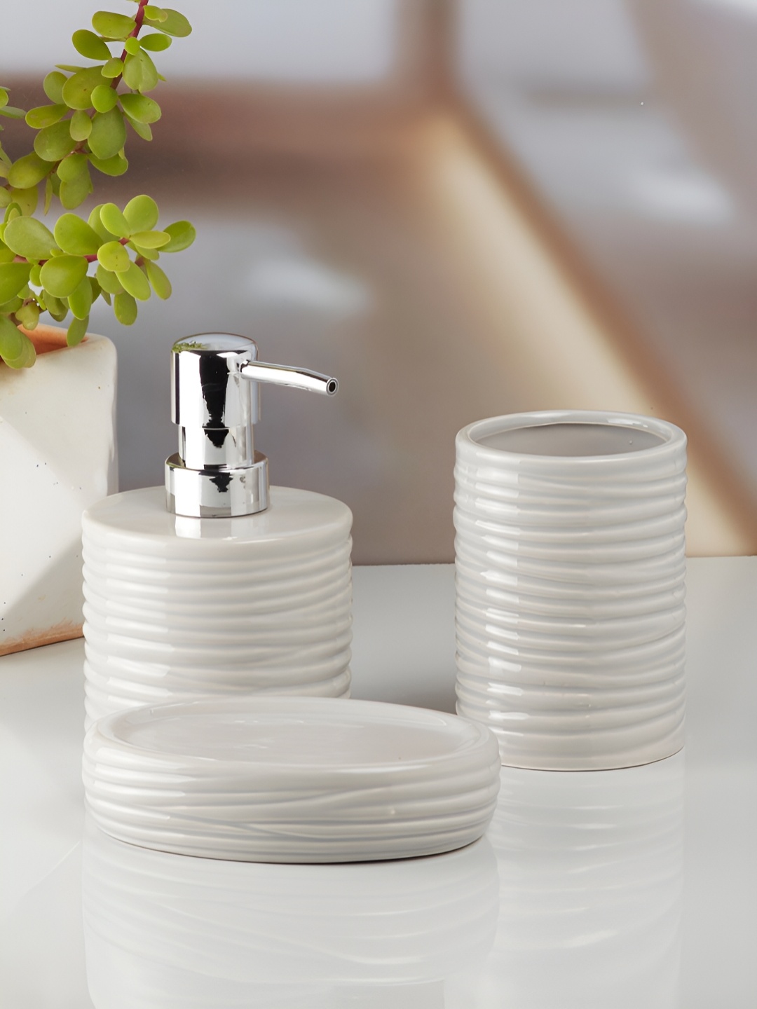 

Kookee Grey 3 Pieces Abstract Ceramic Bath Accessories Set
