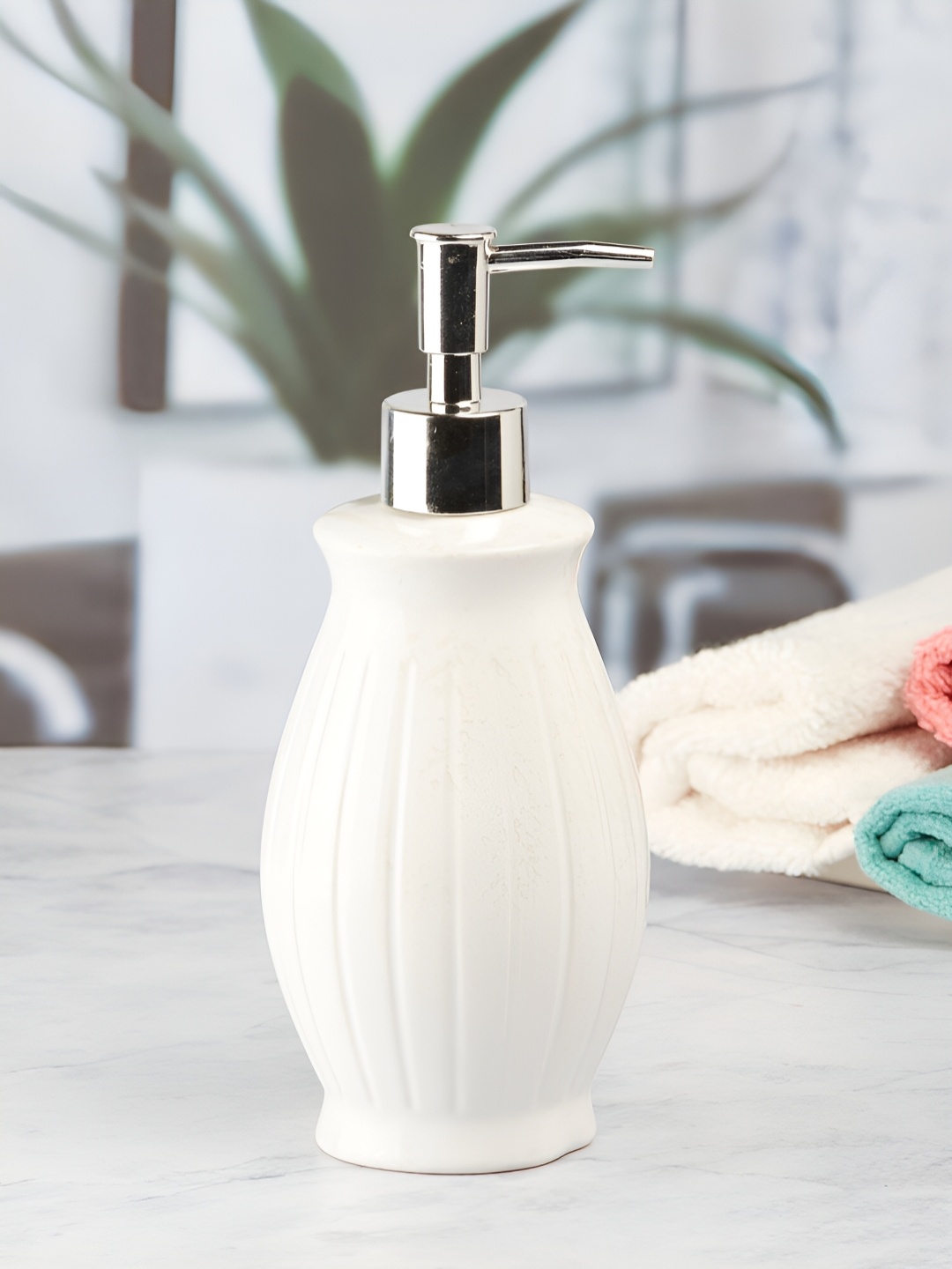 

Kookee White Striped Ceramic Soap Dispenser