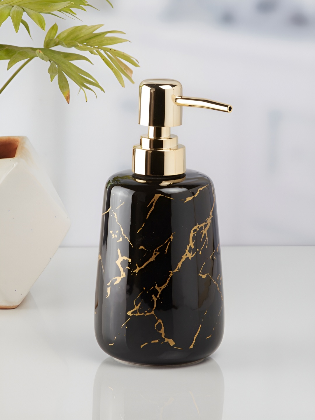 

Kookee Black Abstract Ceramic Soap Dispenser