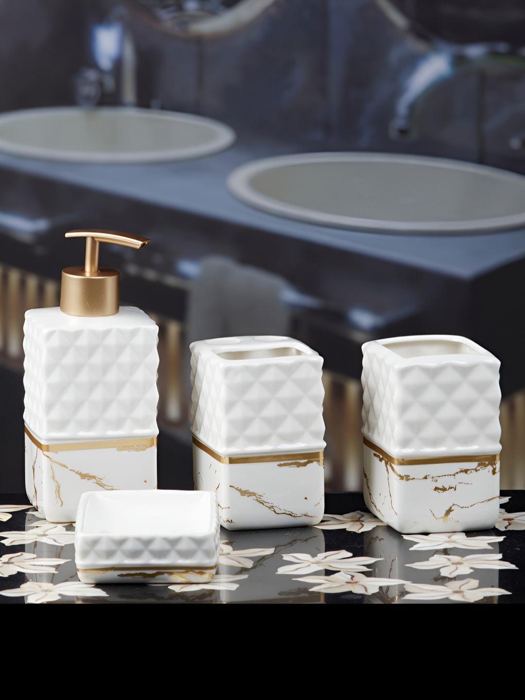 

Kookee White 4 Pieces Abstract Ceramic Bath Accessories Set