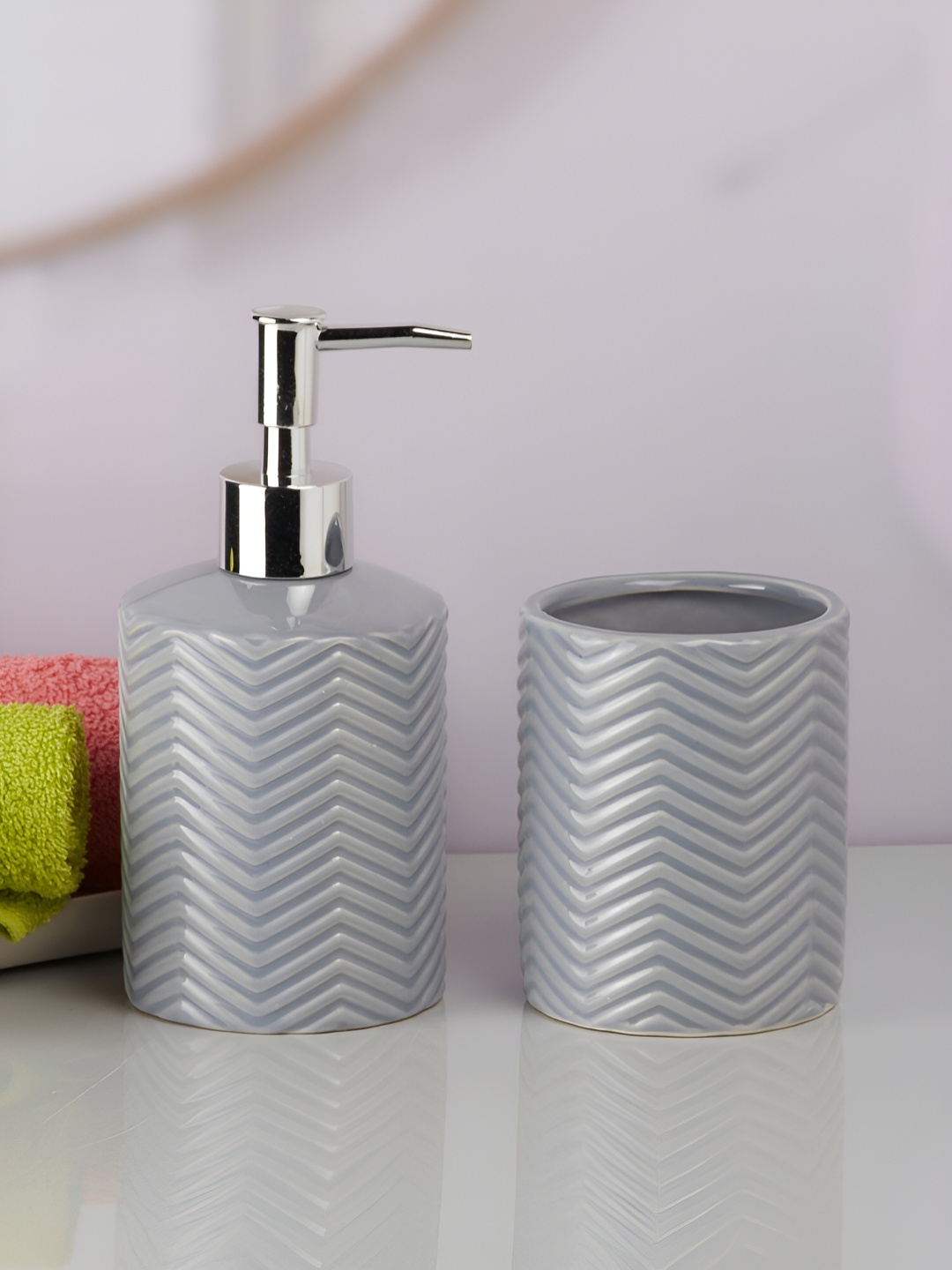 

Kookee Grey 2 piece Abstract Ceramic Bath Accessories Set