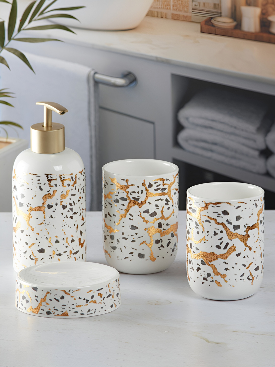 

Kookee White & Black 4Pcs Abstract Ceramic Bath Accessories Set