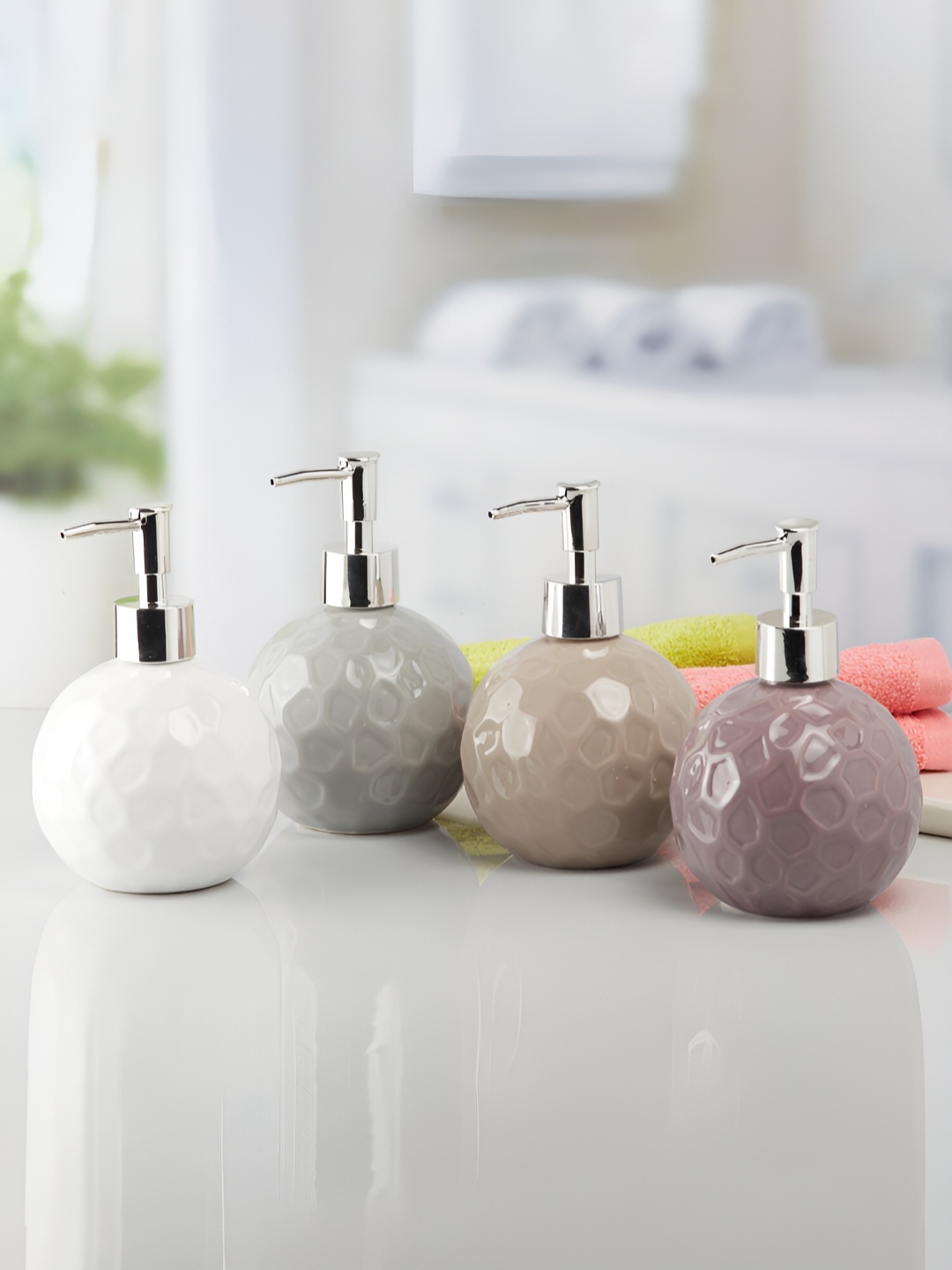 

Kookee White & Grey 4Pcs Abstract Ceramic Soap Dispenser