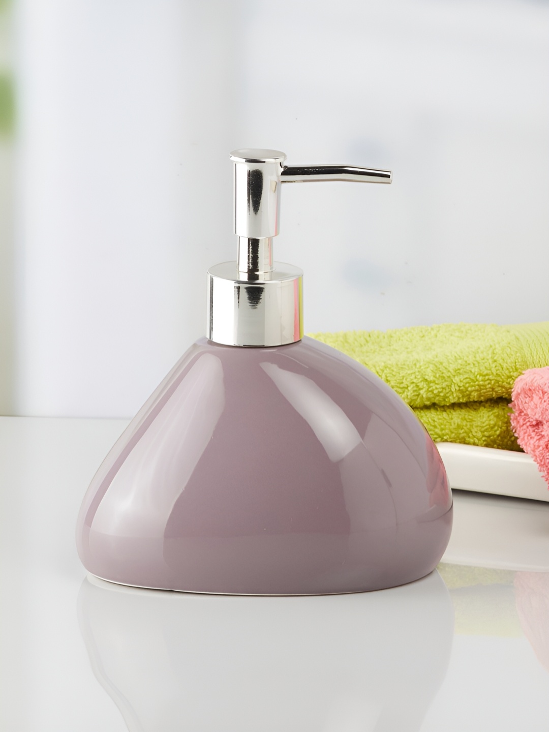 

Kookee Brown Abstract Ceramic Soap Dispenser