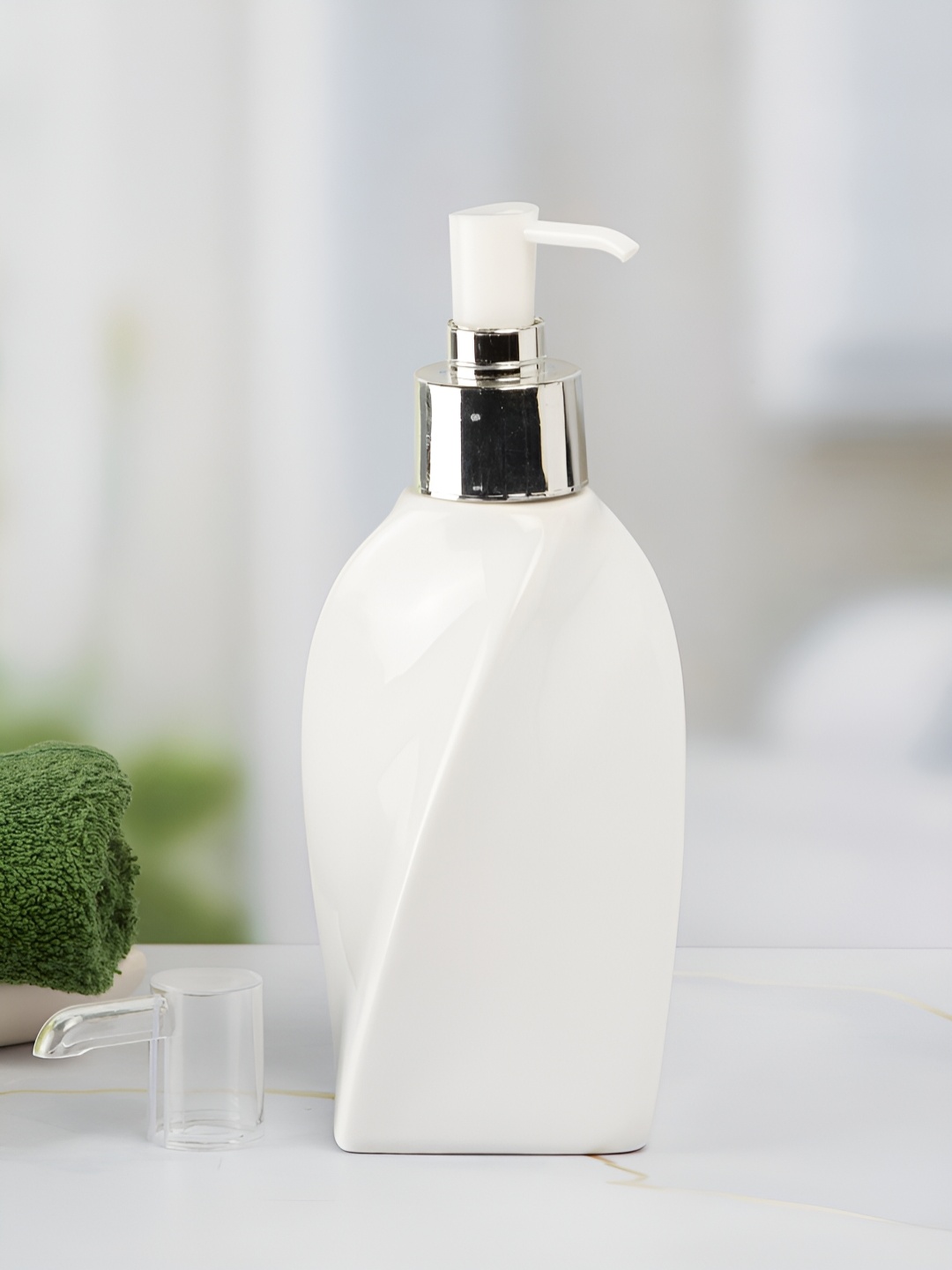 

Kookee White Solid Ceramic Soap Dispenser