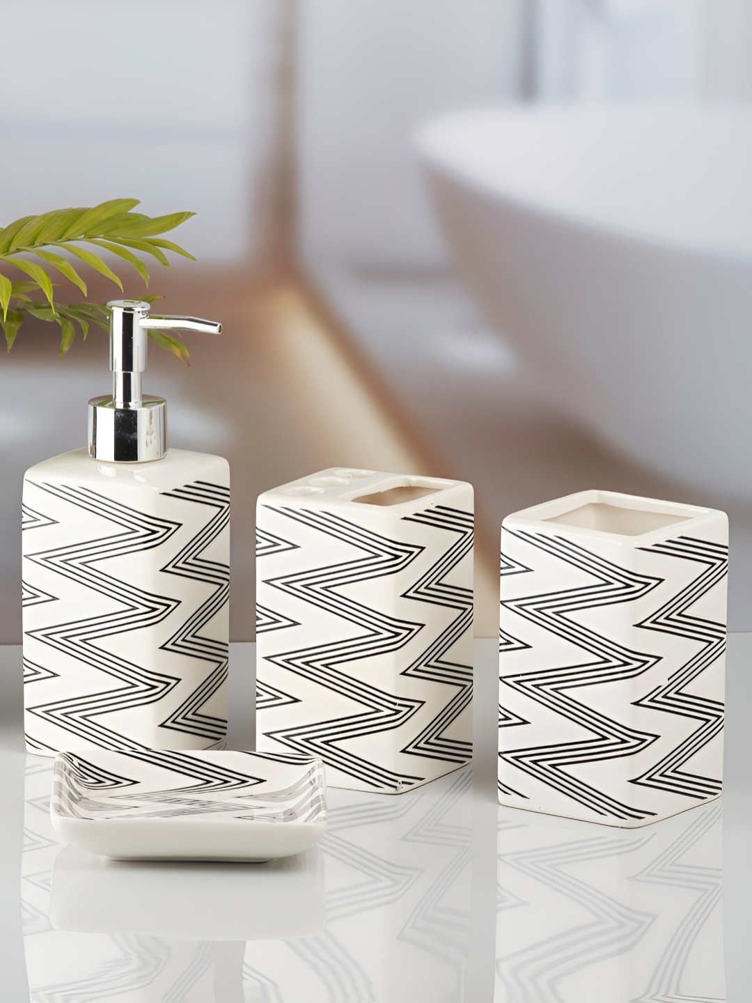 

Kookee White & Black 4Pcs Abstract Ceramic Bath Accessories Set