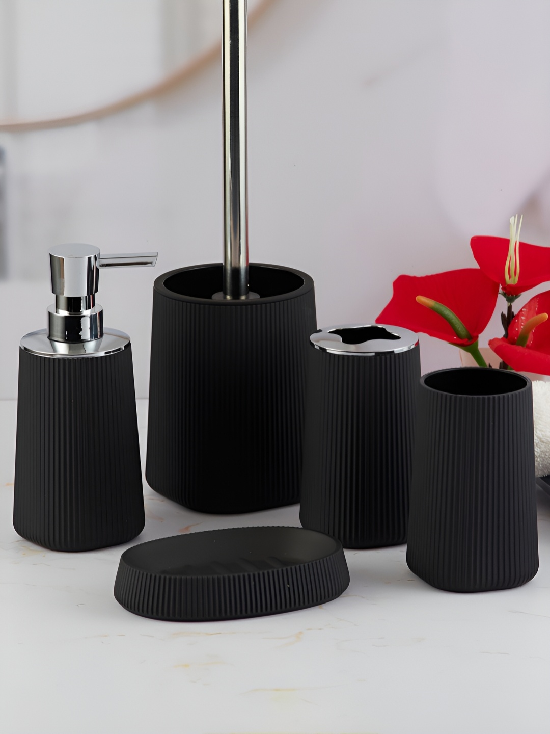 

Kookee Black 5 Pieces Acrylic Bath Accessories Set