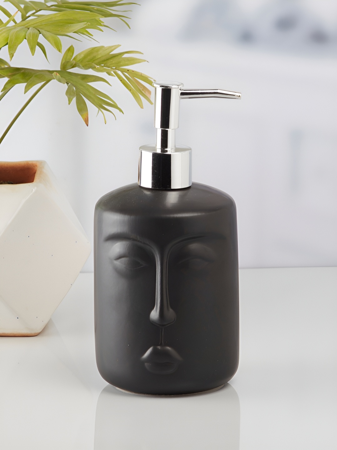 

Kookee Black Abstract Ceramic Soap Dispenser