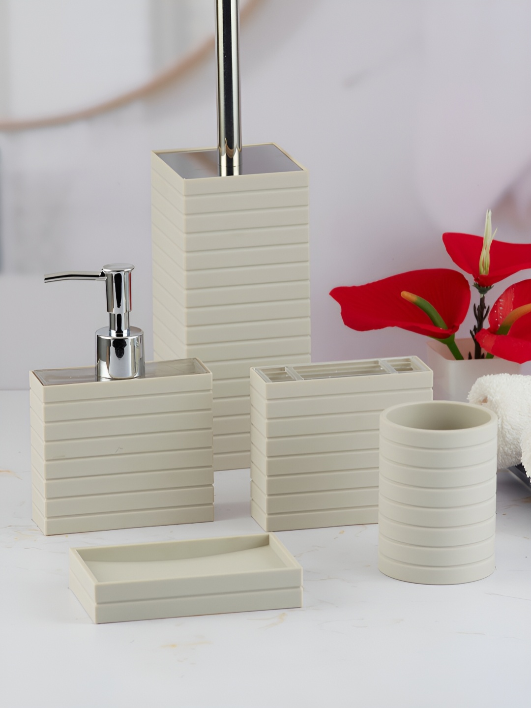 

Kookee Beige 5Pcs Abstract Bath Accessories Set
