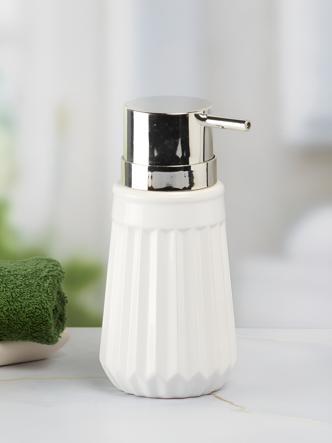 

Kookee White Abstract Shaped Ceramic Soap Dispenser