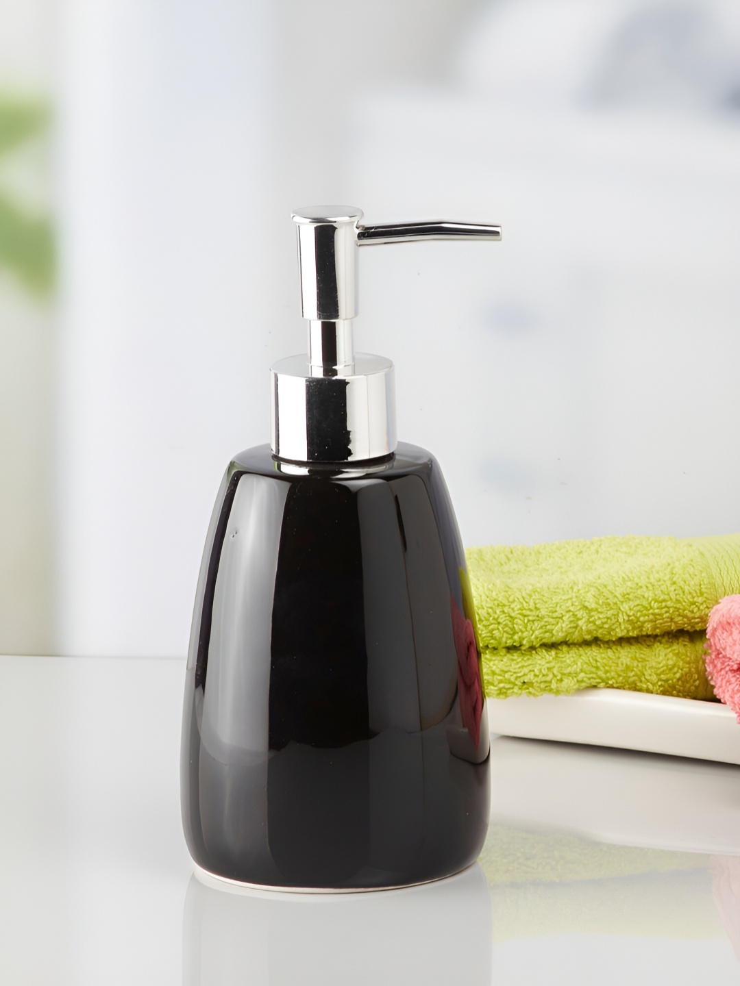 

Kookee Black Abstract Ceramic Soap Dispenser