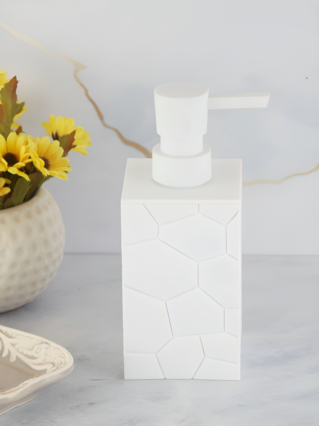

Kookee White Abstract Plastic Soap Dispenser