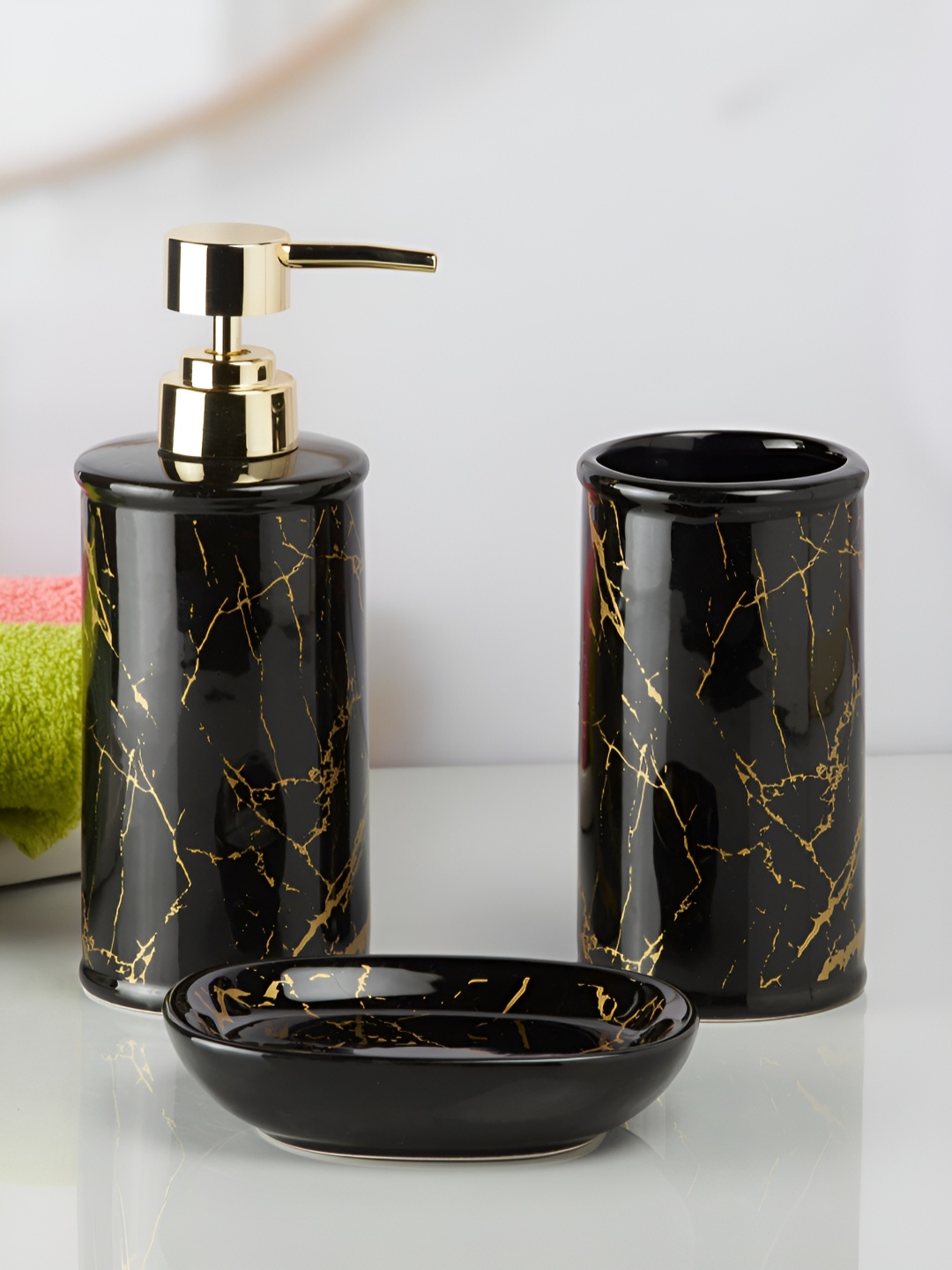 

Kookee Black & Gold Toned 3 Pieces Ceramic Bath Accessories Set